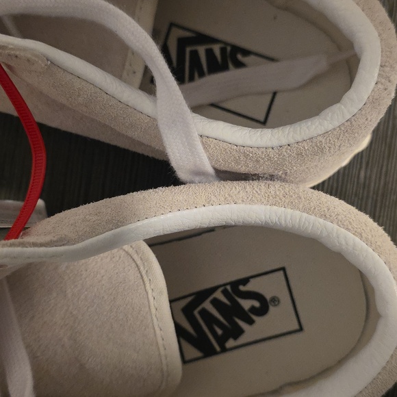 NWT Vans OLD SCHOOL, PIG SUEDE w/HEIQ SWISS WATER RESISTANT TECHNOLOGY SIZE 9 - Picture 2 of 7